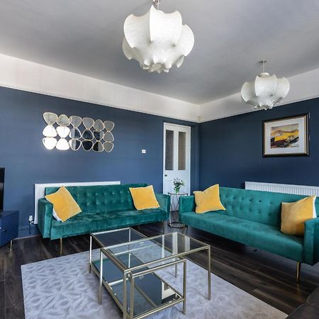 Boutique Family Apartment In Celebrity Village. Barnt Green Dış mekan fotoğraf