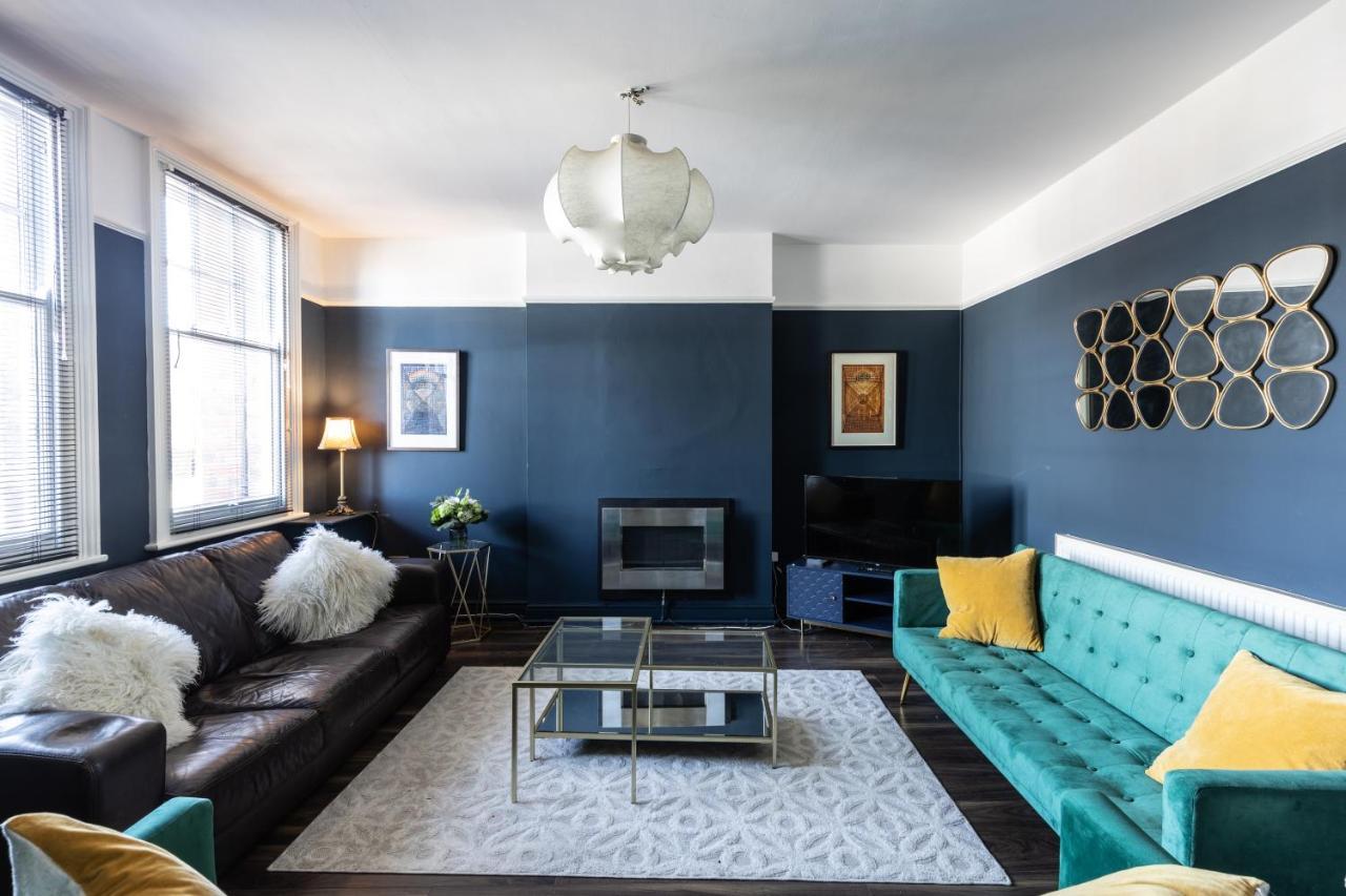Boutique Family Apartment In Celebrity Village. Barnt Green Dış mekan fotoğraf
