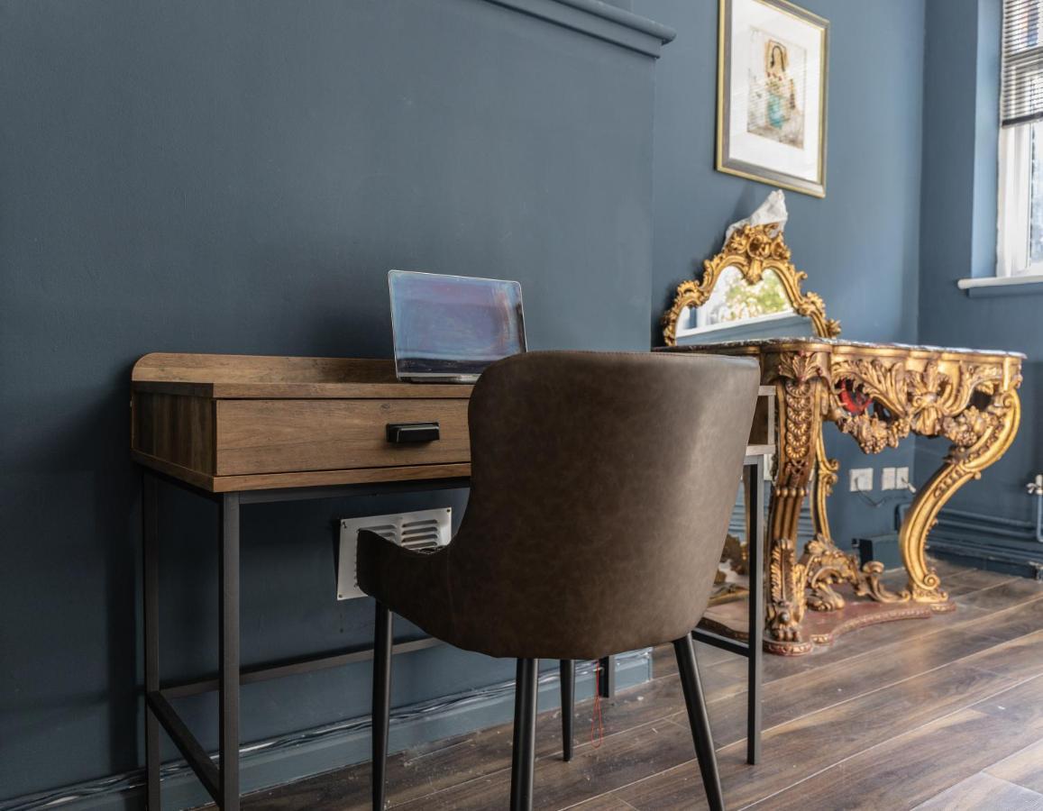 Boutique Family Apartment In Celebrity Village. Barnt Green Dış mekan fotoğraf