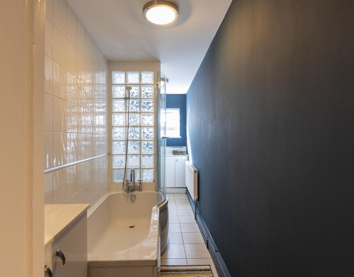 Boutique Family Apartment In Celebrity Village. Barnt Green Dış mekan fotoğraf
